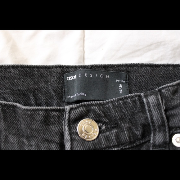 ASOS DESIGN Petite High Rise Stretch ‘Slim’ Straight Leg Jeans In Washed Black. - Picture 4 of 4